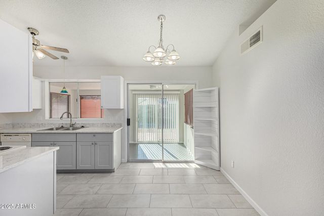 1813 E GRANDVIEW Road, Phoenix, AZ 85022