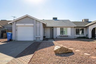 1813 E GRANDVIEW Road, Phoenix, AZ 85022