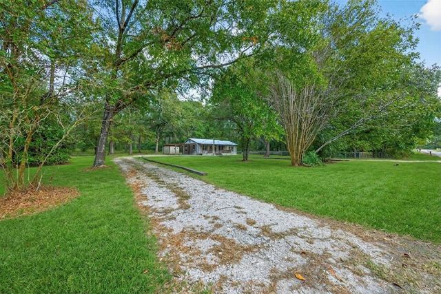 450 Dove Creek Dr, Coldspring, TX 77331