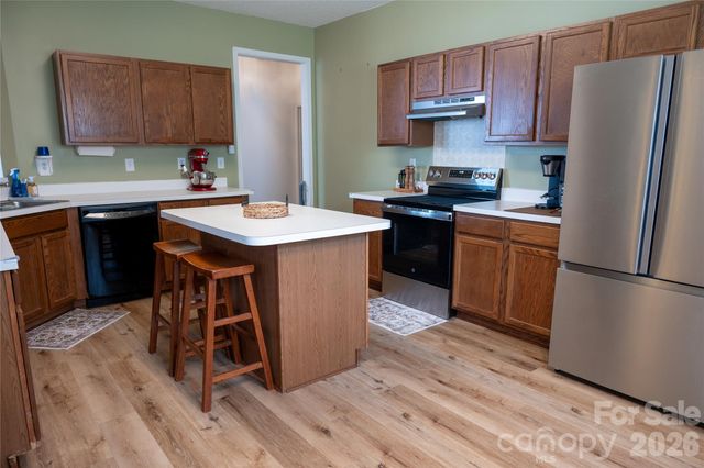 2568 Governors Pointe Court NE, Concord, NC 28025