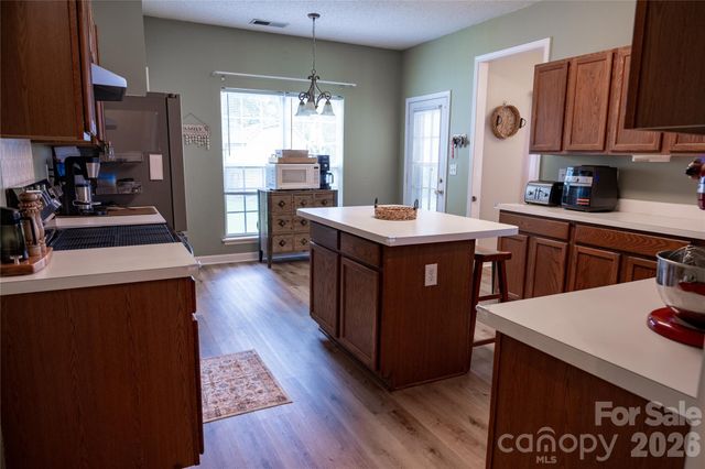 2568 Governors Pointe Court NE, Concord, NC 28025