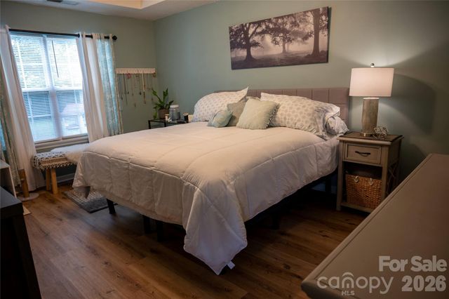 2568 Governors Pointe Court NE, Concord, NC 28025