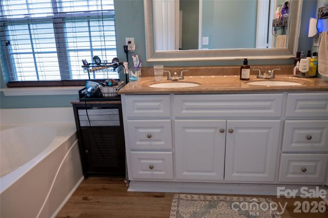 2568 Governors Pointe Court NE, Concord, NC 28025