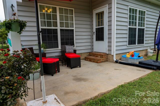 2568 Governors Pointe Court NE, Concord, NC 28025