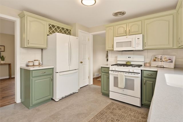 131 Shadowbrook Drive, Greece, NY 14616