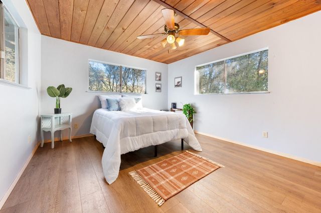 16310 Dry Creek Ln, Grass Valley, CA 95949