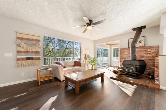 16310 Dry Creek Ln, Grass Valley, CA 95949