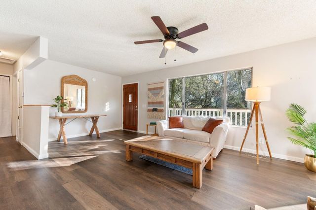 16310 Dry Creek Ln, Grass Valley, CA 95949