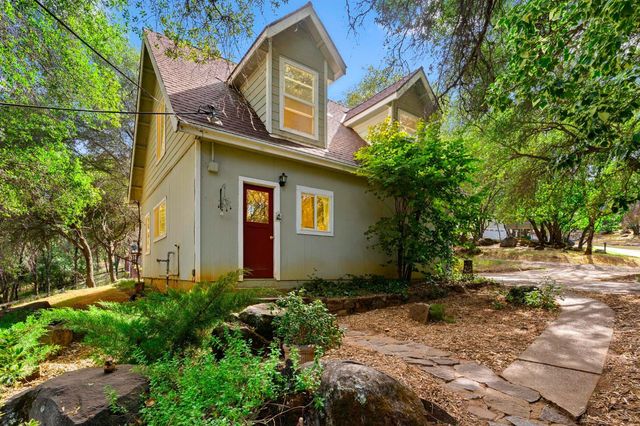 16310 Dry Creek Ln, Grass Valley, CA 95949