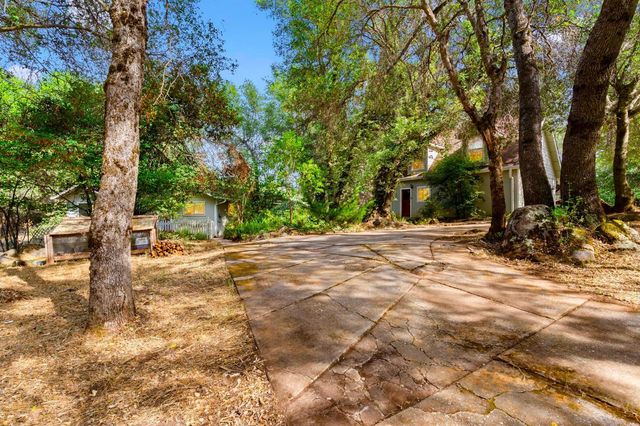 16310 Dry Creek Ln, Grass Valley, CA 95949