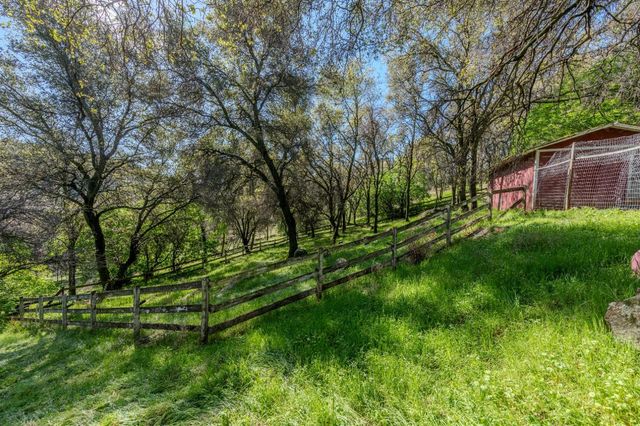 16310 Dry Creek Ln, Grass Valley, CA 95949