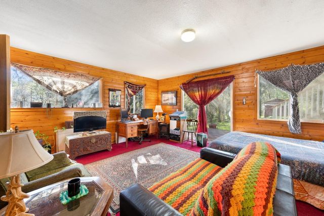 16310 Dry Creek Ln, Grass Valley, CA 95949