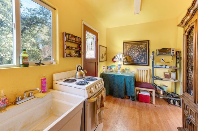 16310 Dry Creek Ln, Grass Valley, CA 95949