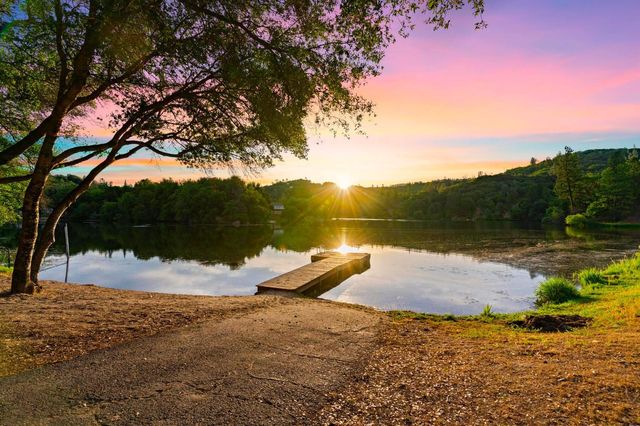 16310 Dry Creek Ln, Grass Valley, CA 95949