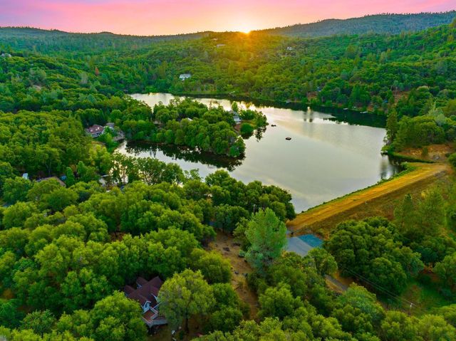 16310 Dry Creek Ln, Grass Valley, CA 95949