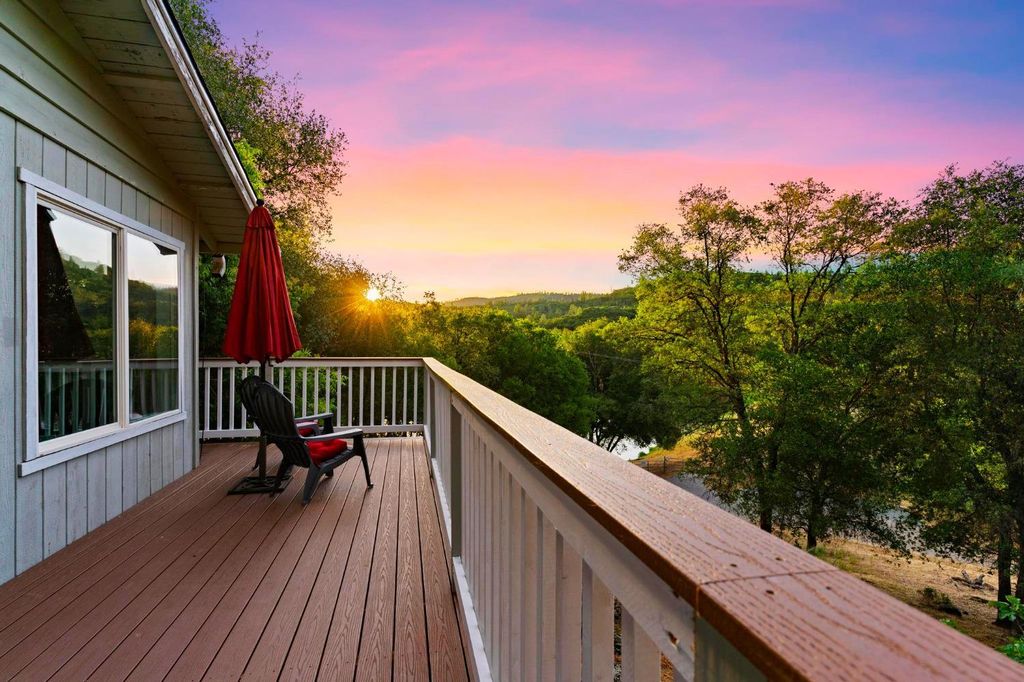 16310 Dry Creek Ln, Grass Valley, CA 95949