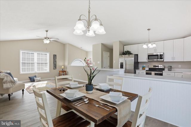 174 OPEN FIELD LN, Falling Waters, WV 25419