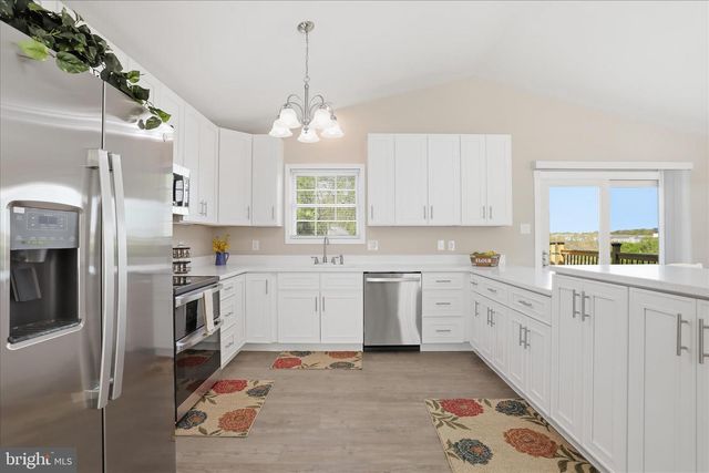 174 OPEN FIELD LN, Falling Waters, WV 25419
