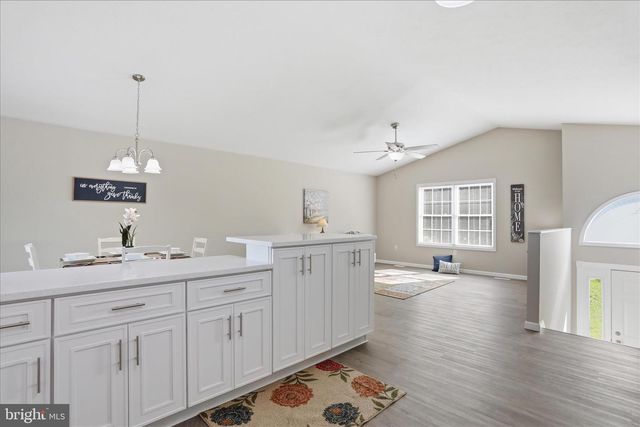 174 OPEN FIELD LN, Falling Waters, WV 25419