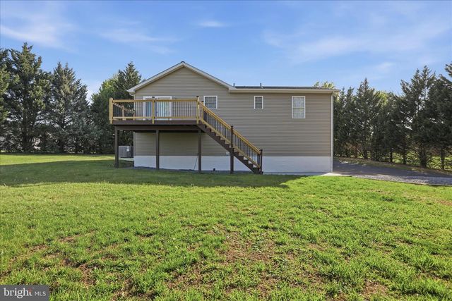 174 OPEN FIELD LN, Falling Waters, WV 25419