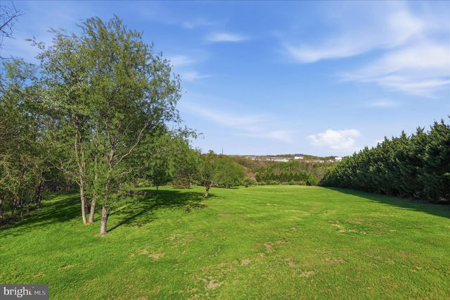174 OPEN FIELD LN, Falling Waters, WV 25419