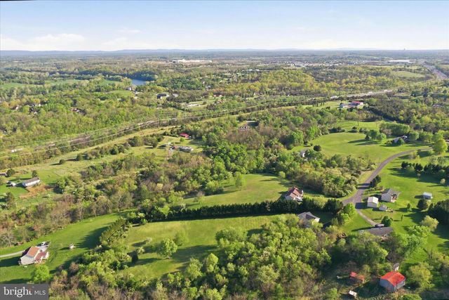 174 OPEN FIELD LN, Falling Waters, WV 25419