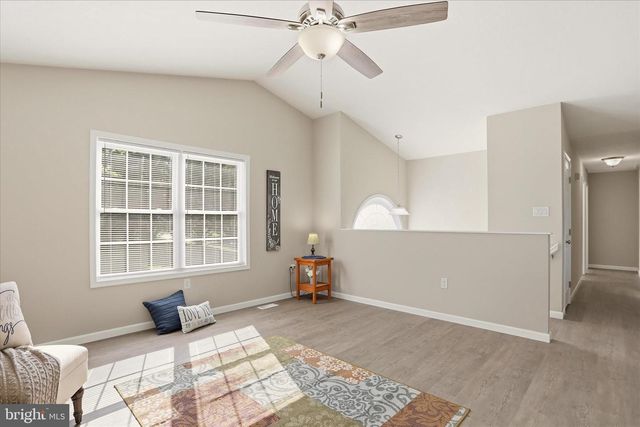 174 OPEN FIELD LN, Falling Waters, WV 25419