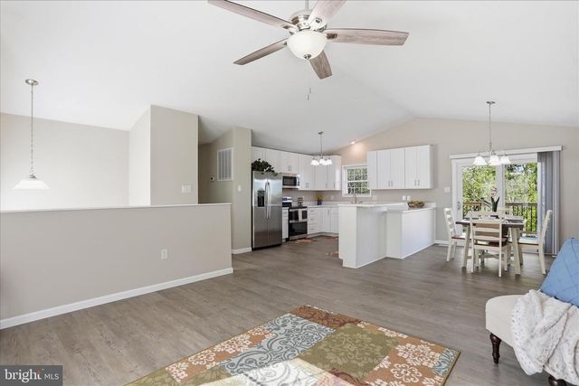174 OPEN FIELD LN, Falling Waters, WV 25419