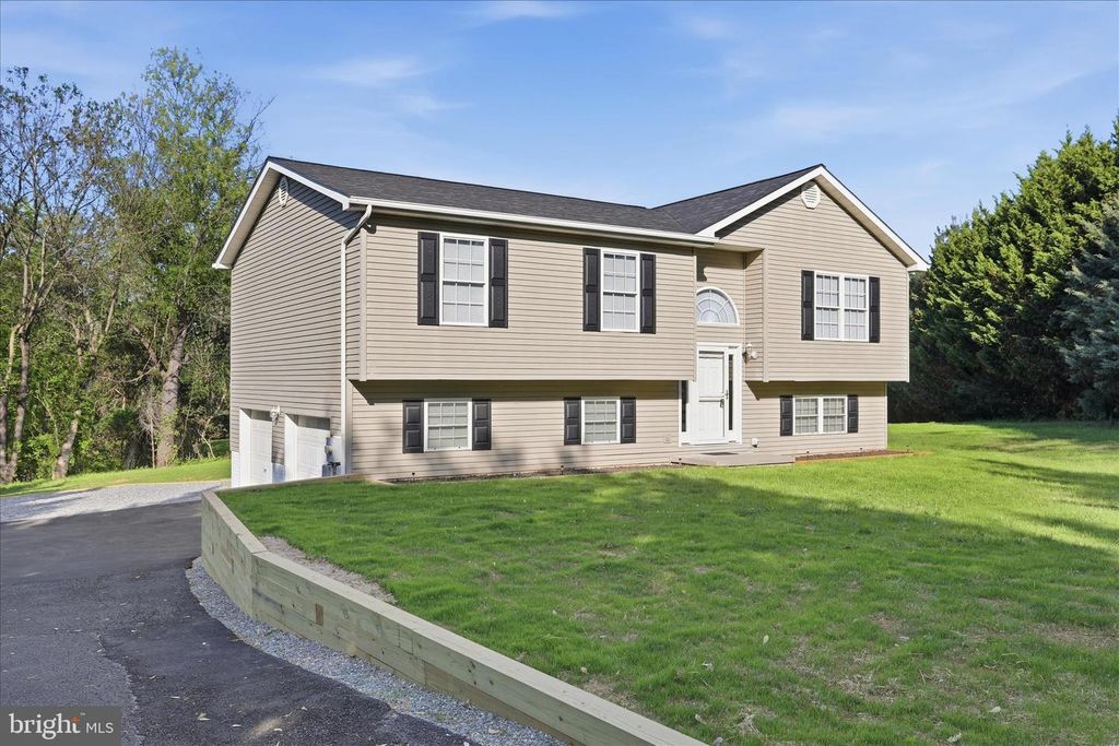 174 OPEN FIELD LN, Falling Waters, WV 25419