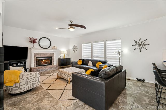 900 S Willow Avenue, Broken Arrow, OK 74012