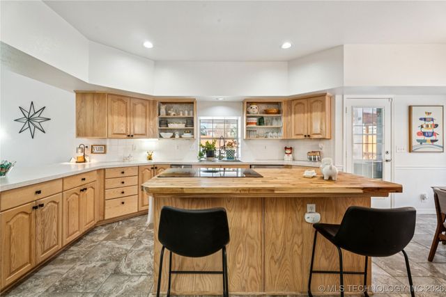 900 S Willow Avenue, Broken Arrow, OK 74012