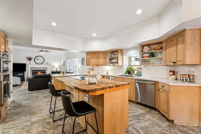 900 S Willow Avenue, Broken Arrow, OK 74012