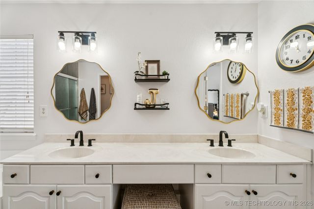 900 S Willow Avenue, Broken Arrow, OK 74012