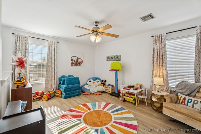 900 S Willow Avenue, Broken Arrow, OK 74012