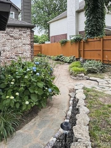 900 S Willow Avenue, Broken Arrow, OK 74012