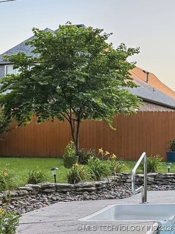 900 S Willow Avenue, Broken Arrow, OK 74012