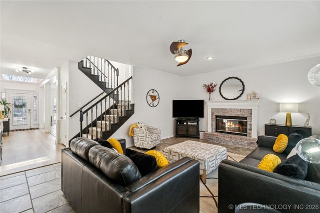 900 S Willow Avenue, Broken Arrow, OK 74012