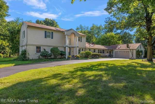 1450 Lenox Road, Bloomfield Charter Township, MI 48304