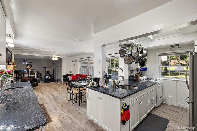 1450 Lenox Road, Bloomfield Charter Township, MI 48304