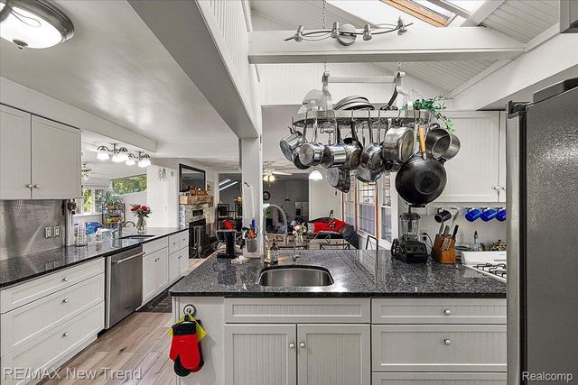 1450 Lenox Road, Bloomfield Charter Township, MI 48304