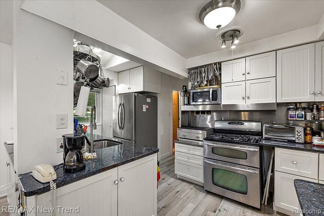 1450 Lenox Road, Bloomfield Charter Township, MI 48304
