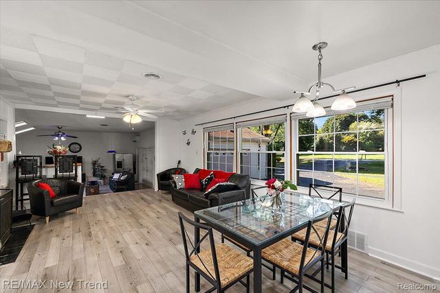 1450 Lenox Road, Bloomfield Charter Township, MI 48304