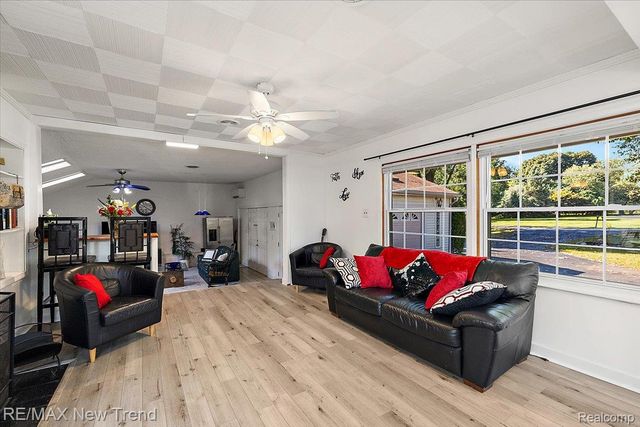 1450 Lenox Road, Bloomfield Charter Township, MI 48304