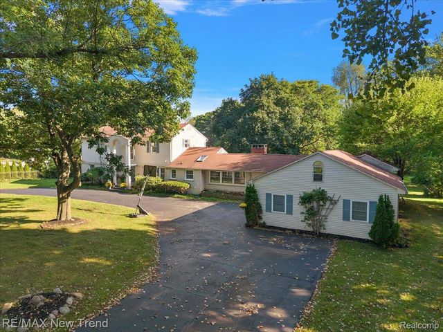 1450 Lenox Road, Bloomfield Charter Township, MI 48304