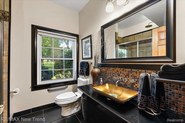 1450 Lenox Road, Bloomfield Charter Township, MI 48304