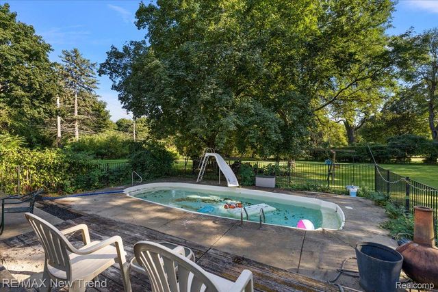 1450 Lenox Road, Bloomfield Charter Township, MI 48304