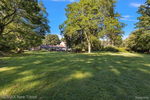 1450 Lenox Road, Bloomfield Charter Township, MI 48304