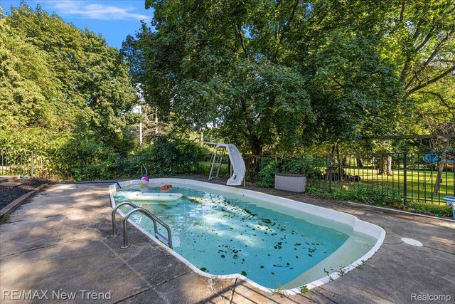 1450 Lenox Road, Bloomfield Charter Township, MI 48304
