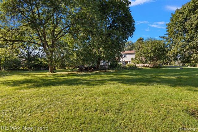1450 Lenox Road, Bloomfield Charter Township, MI 48304