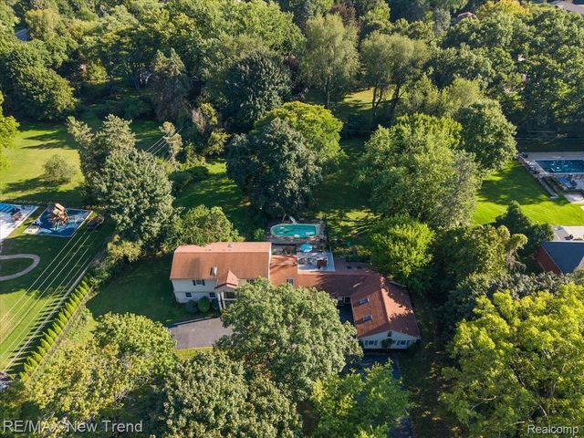 1450 Lenox Road, Bloomfield Charter Township, MI 48304